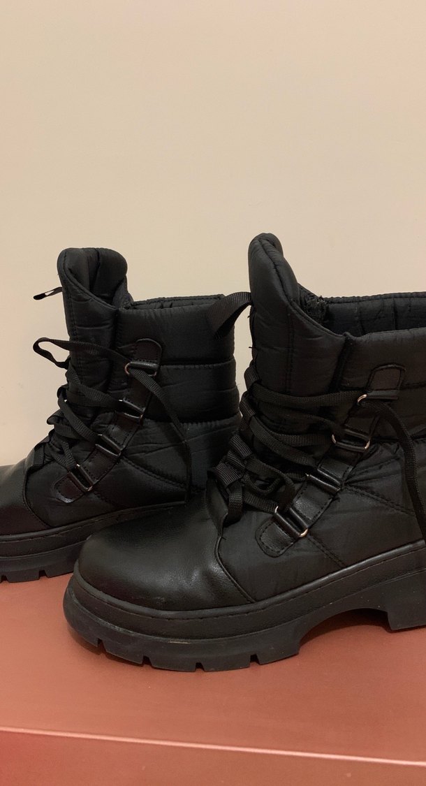 Siyah Topuklu Kadın Bot - Görsel 2