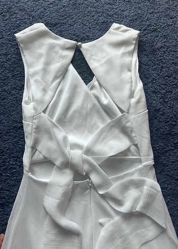 V Yaka Volanlı Midi Beyaz Elbise - Görsel 3