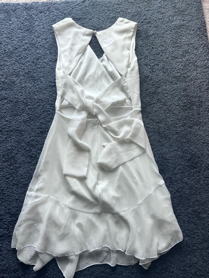 V Yaka Volanlı Midi Beyaz Elbise - Görsel 2