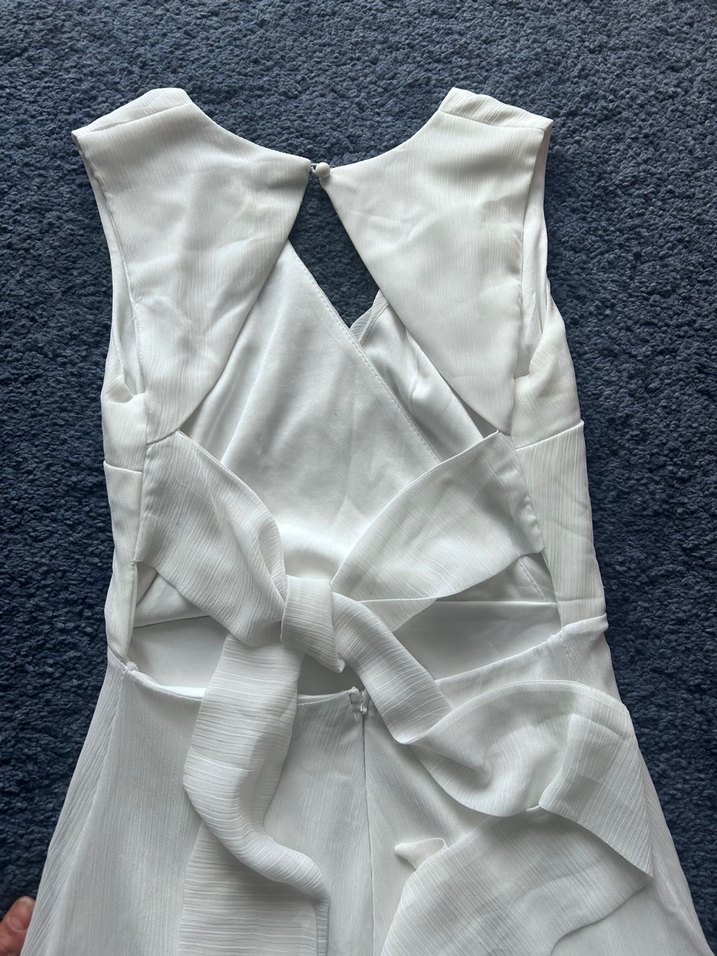 V Yaka Volanlı Midi Beyaz Elbise - Görsel 3