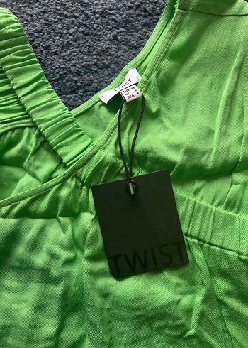 Twist etiketli Yeşil Pilili Kolsuz Bluz - Görsel 4