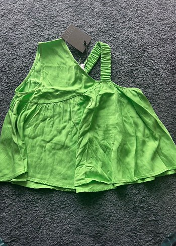 Twist etiketli Yeşil Pilili Kolsuz Bluz - Görsel 2