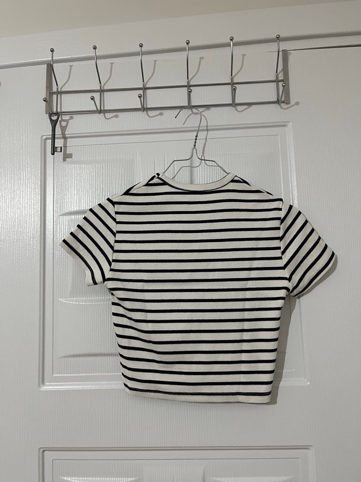 Kadın Siyah Beyaz Çizgili Kısa Kollu Tişört - Görsel 2