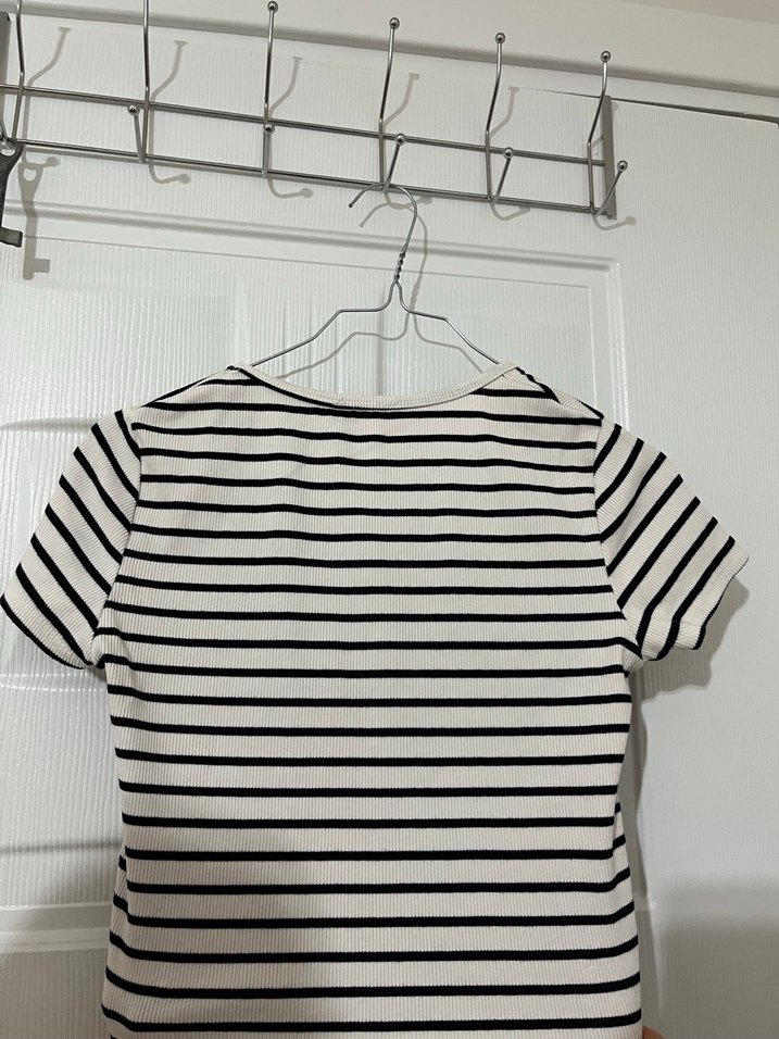 Kadın Beyaz Siyah Çizgili Kısa Kollu Tişört - Görsel 2