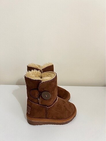 Kız çocuk ugg