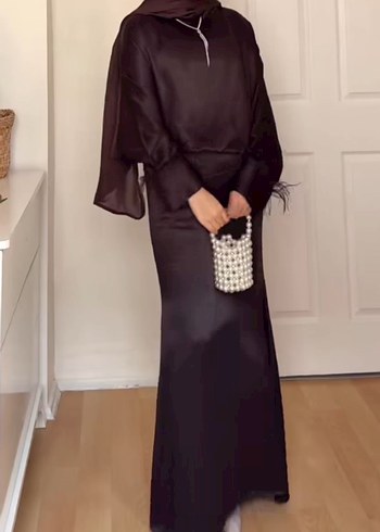 Püsküllü kahverengi saten elbise - Görsel 5