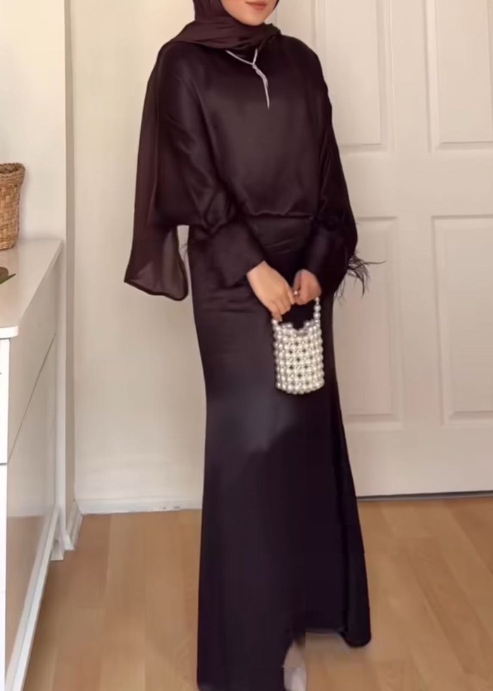 Püsküllü kahverengi saten elbise - Görsel 3