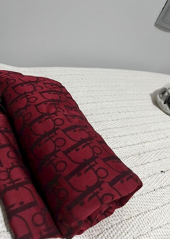 Bordo Kadın Drapeli Saten Şal - Görsel 3