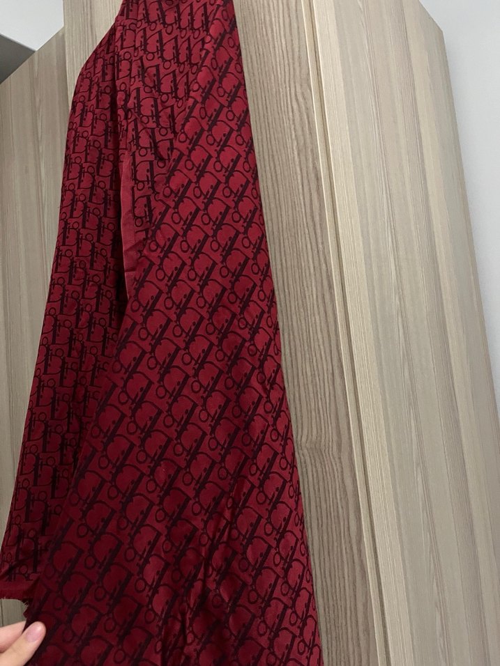 Bordo Kadın Drapeli Saten Şal - Görsel 2