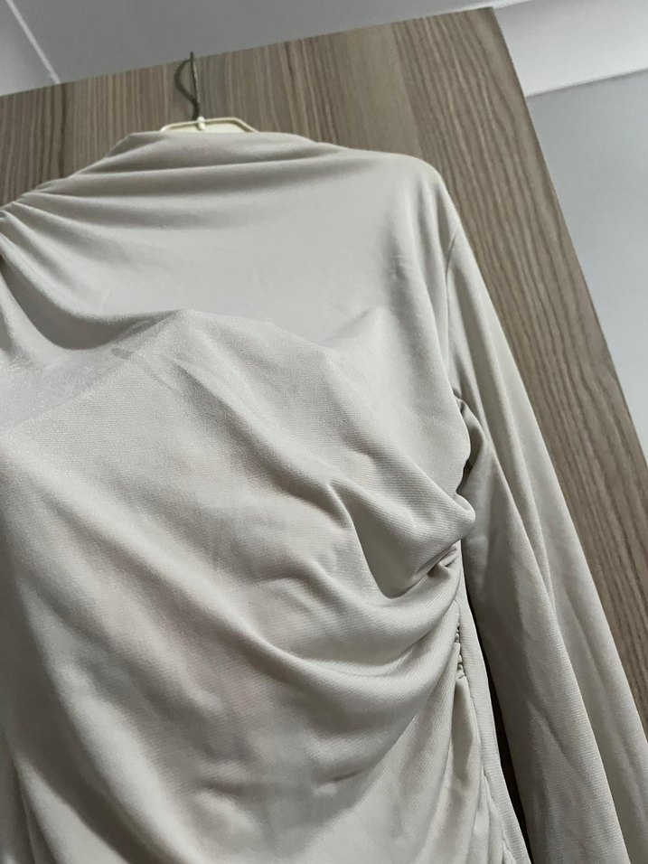 Beyaz Drapeli Uzun Kollu Bluz - Görsel 4