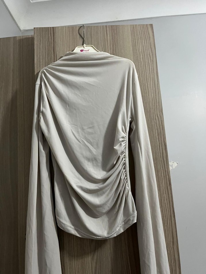 Beyaz Drapeli Uzun Kollu Bluz - Görsel 3