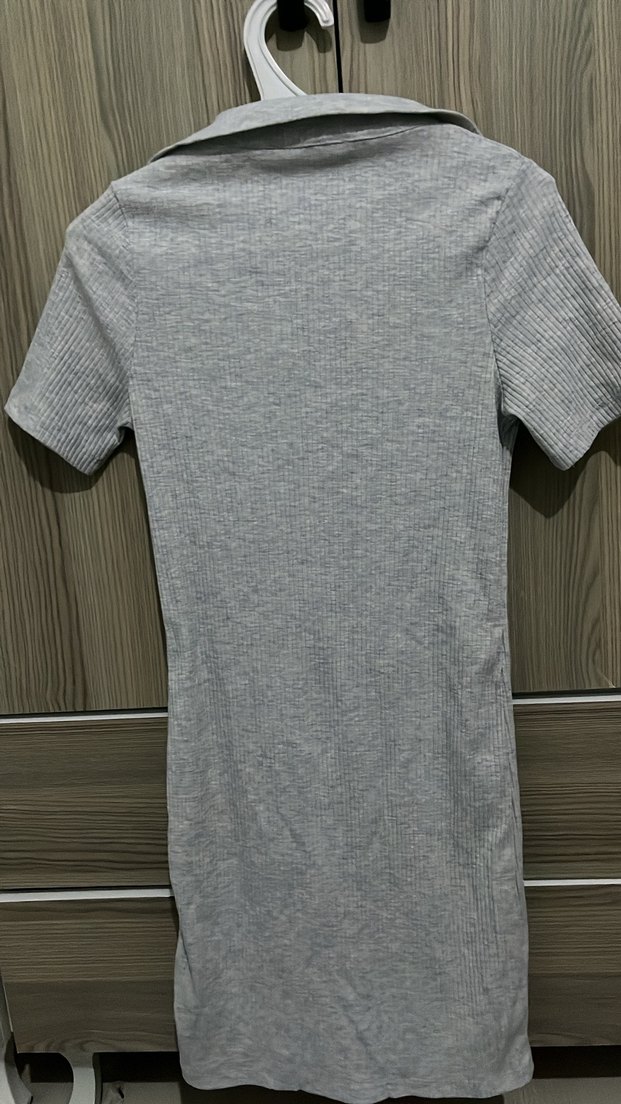 Gri Kısa Kollu Yakalı Kadın Gömlek - Görsel 3