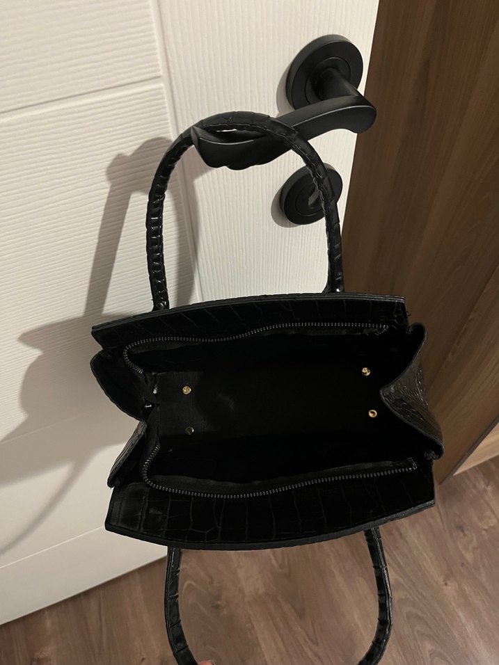 Siyah Deri Krokodil Desenli Tokalı Çanta - Görsel 2