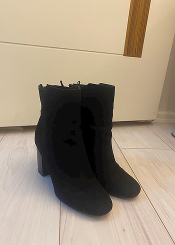 Siyah Süet  Topuklu Bot - Görsel 2