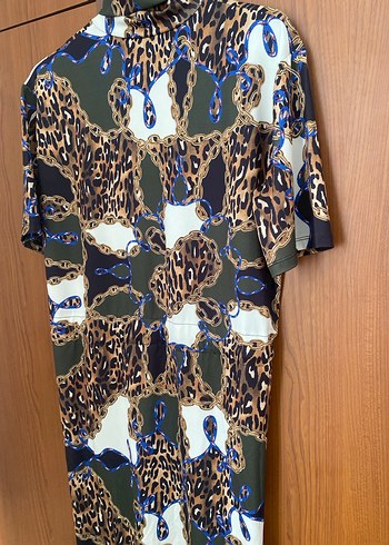 Desenli. Belden büzgülü kısa kol elbise - Görsel 3