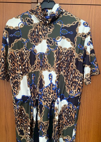 Desenli. Belden büzgülü kısa kol elbise - Görsel 4