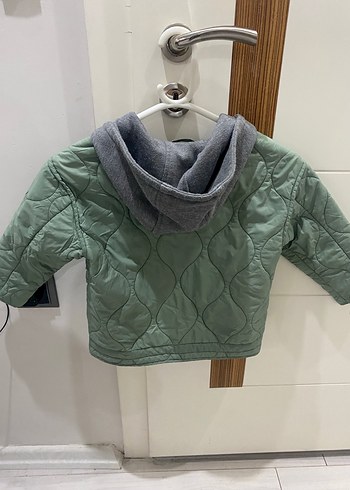 Zara 4-5 yaş Açık yeşil çıtçıtlı  Erkek Çocuk Mont - Görsel 2