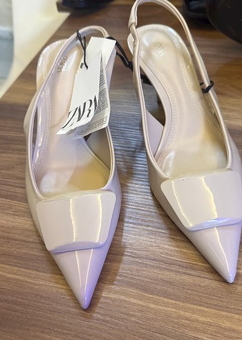 Beyaz Tokalı Stiletto Kadın Ayakkabı - Görsel 2