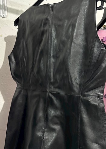 Siyah Deri Kolsuz V-Yaka Elbise - Görsel 3