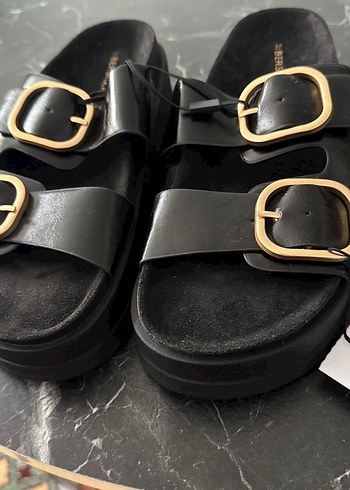 Bershka Sik Siyah Tokali Sandalet
