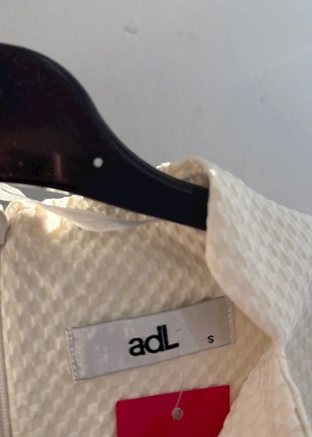 Beyaz V Yakalı Midi Kadın Elbise - Görsel 2