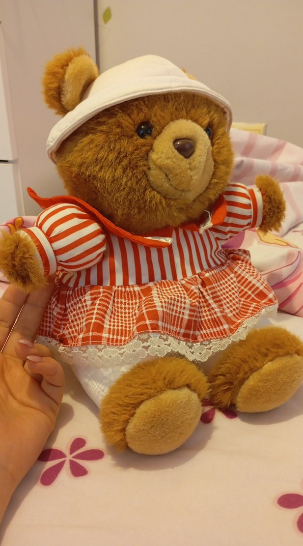 Kırmızı Elbiseli Kahverengi Peluş Ayıcık - Görsel 3