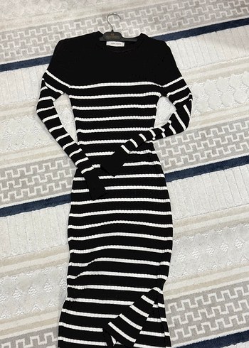 Siyah Beyaz Çizgili Triko Elbise - Görsel 4