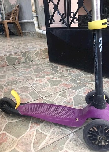 Mor Renkli Çocuk Scooter'ı - Görsel 2