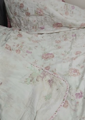 Çiçek Desenli Beyaz Yatak Örtüsü - Görsel 2