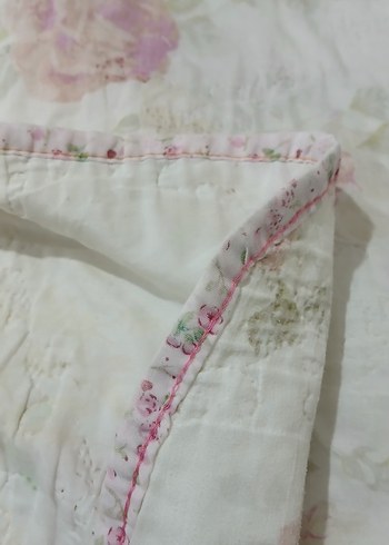 Çiçek Desenli Beyaz Yatak Örtüsü - Görsel 9