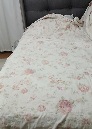 Çiçek Desenli Beyaz Yatak Örtüsü - Görsel 5