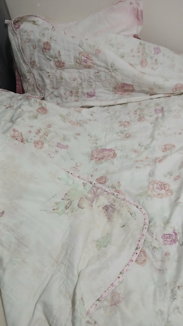 Çiçek Desenli Beyaz Yatak Örtüsü - Görsel 2