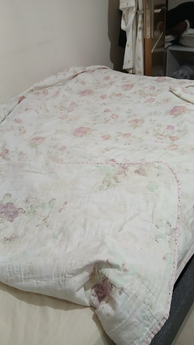 Çiçek Desenli Beyaz Yatak Örtüsü - Görsel 4
