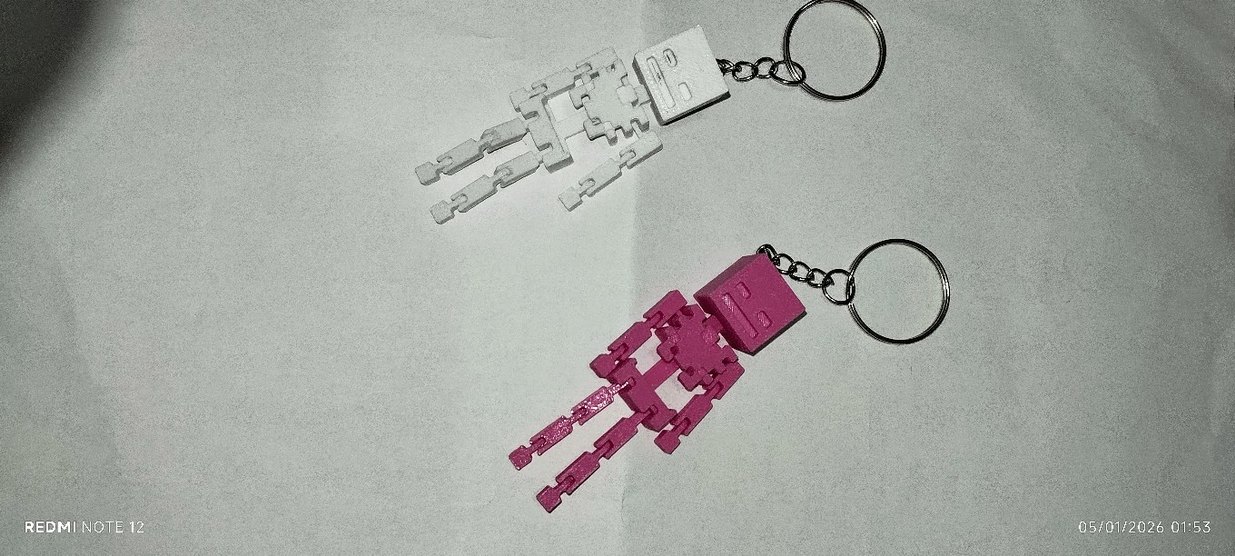 Pembe ve beyaz Minecraft iskelet anahtarlik - Görsel 2