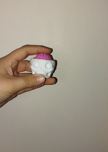 clickli beyaz kurukafa anahtarlik - Görsel 3