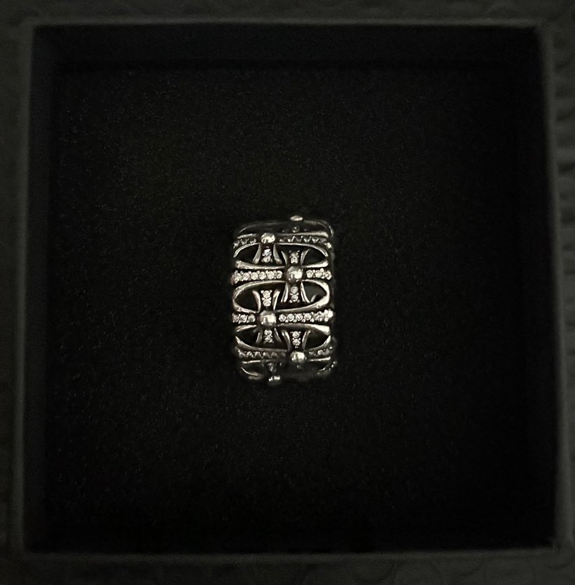 chrome hearts haç ve ve elmas taş detayli - Görsel 2