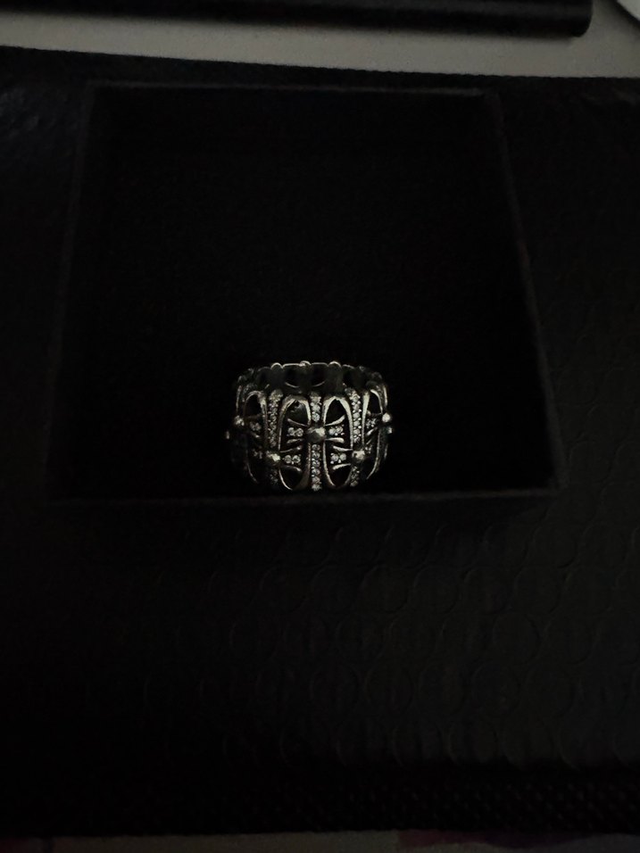 chrome hearts haç ve ve elmas taş detayli - Görsel 3