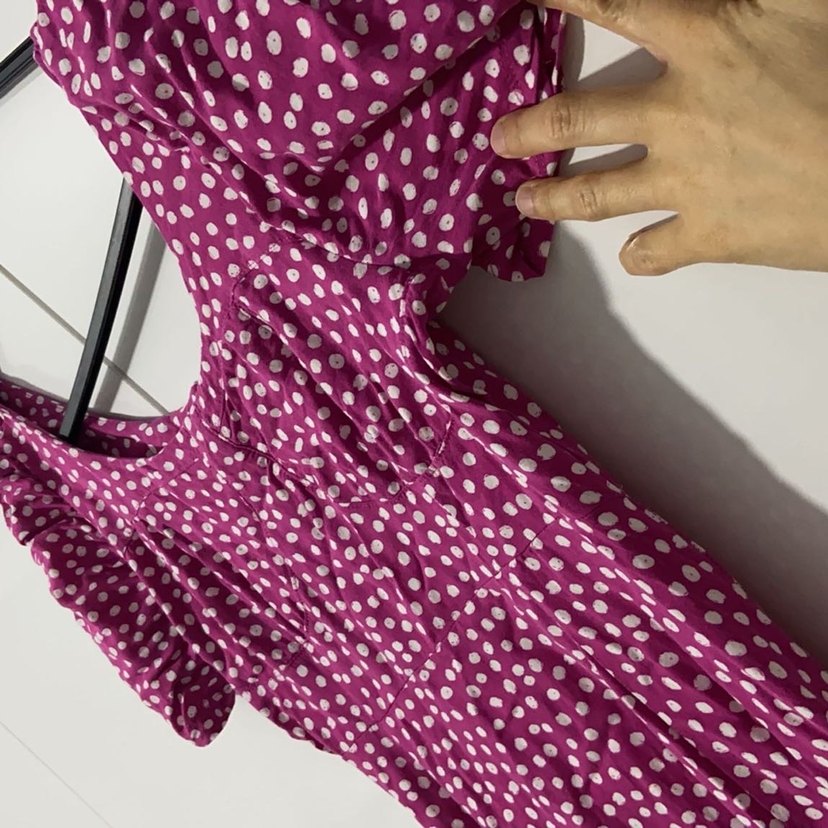 V Yaka Kısa Kollu Mor Piliseli Elbise - Görsel 2