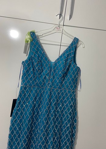 İnci İşlemeli Mavi Uzun V Yaka Elbise - Görsel 2