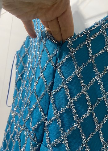 İnci İşlemeli Mavi Uzun V Yaka Elbise - Görsel 6