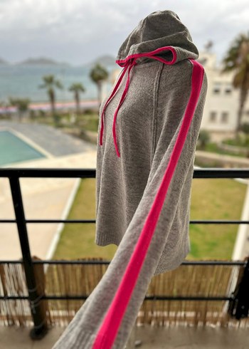 GRİ KAPÜŞONLU NEON PEMBE TRİKO KADIN SWEATSHİRT - Görsel 5