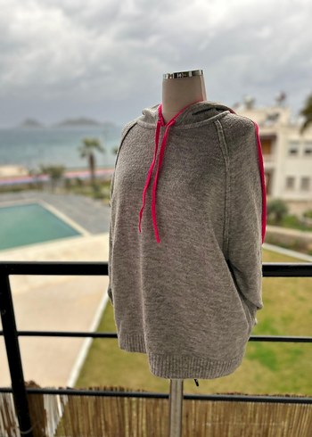 GRİ KAPÜŞONLU NEON PEMBE TRİKO KADIN SWEATSHİRT - Görsel 3