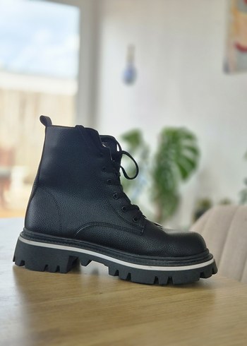 SIYAH BEYAZ YÜKSEK DOLGU TOPUKLU KADIN BOT - Görsel 7