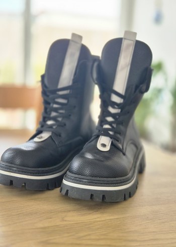 SIYAH BEYAZ YÜKSEK DOLGU TOPUKLU KADIN BOT - Görsel 6