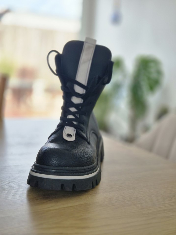 SIYAH BEYAZ YÜKSEK DOLGU TOPUKLU KADIN BOT - Görsel 2