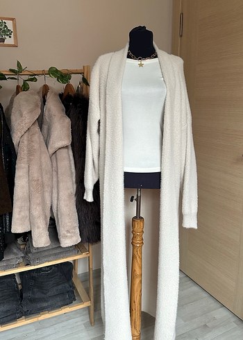 Uzun Beyaz Örgü Kadın Hırka - Görsel 3