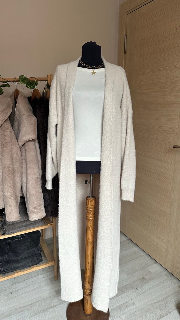 Uzun Beyaz Örgü Kadın Hırka - Görsel 2