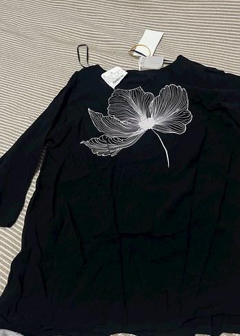 Siyah Baskılı  yetim Kollu Midi Tişört - Görsel 3