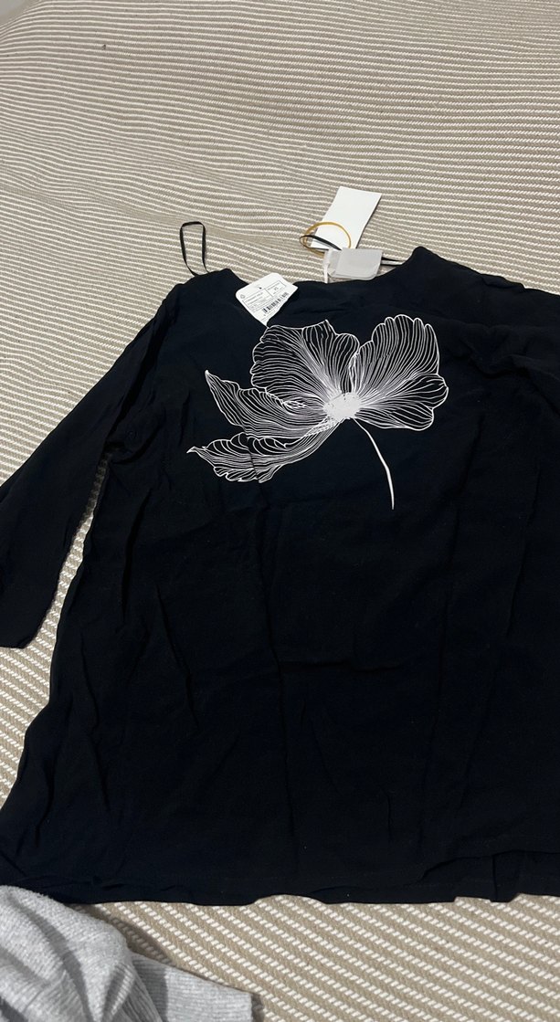 Siyah Baskılı  yetim Kollu Midi Tişört - Görsel 3