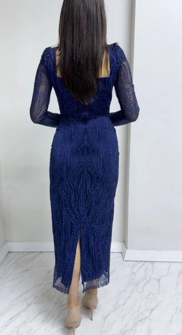 Uzun Lacivert İşlemeli Kadın Abiye Elbise - Görsel 2